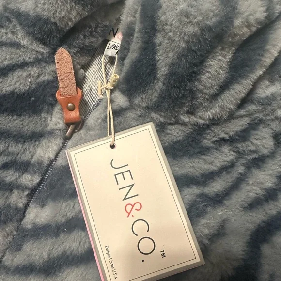 Jen and Co. Fleece Jacket - White and Gray - Picture 3 of 4